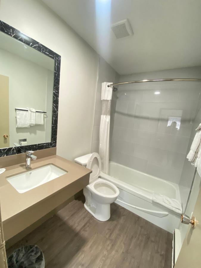 Super 8 By Wyndham Penticton Motel Ngoại thất bức ảnh